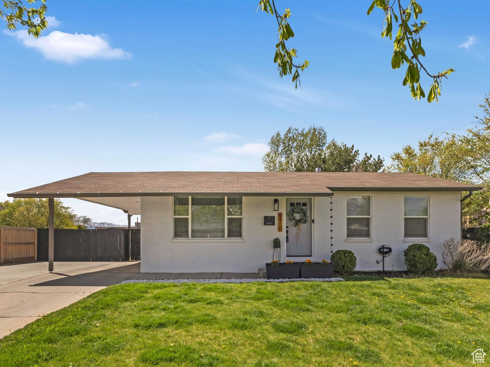 9910 S Darin Dr, Sandy, Utah image 1
