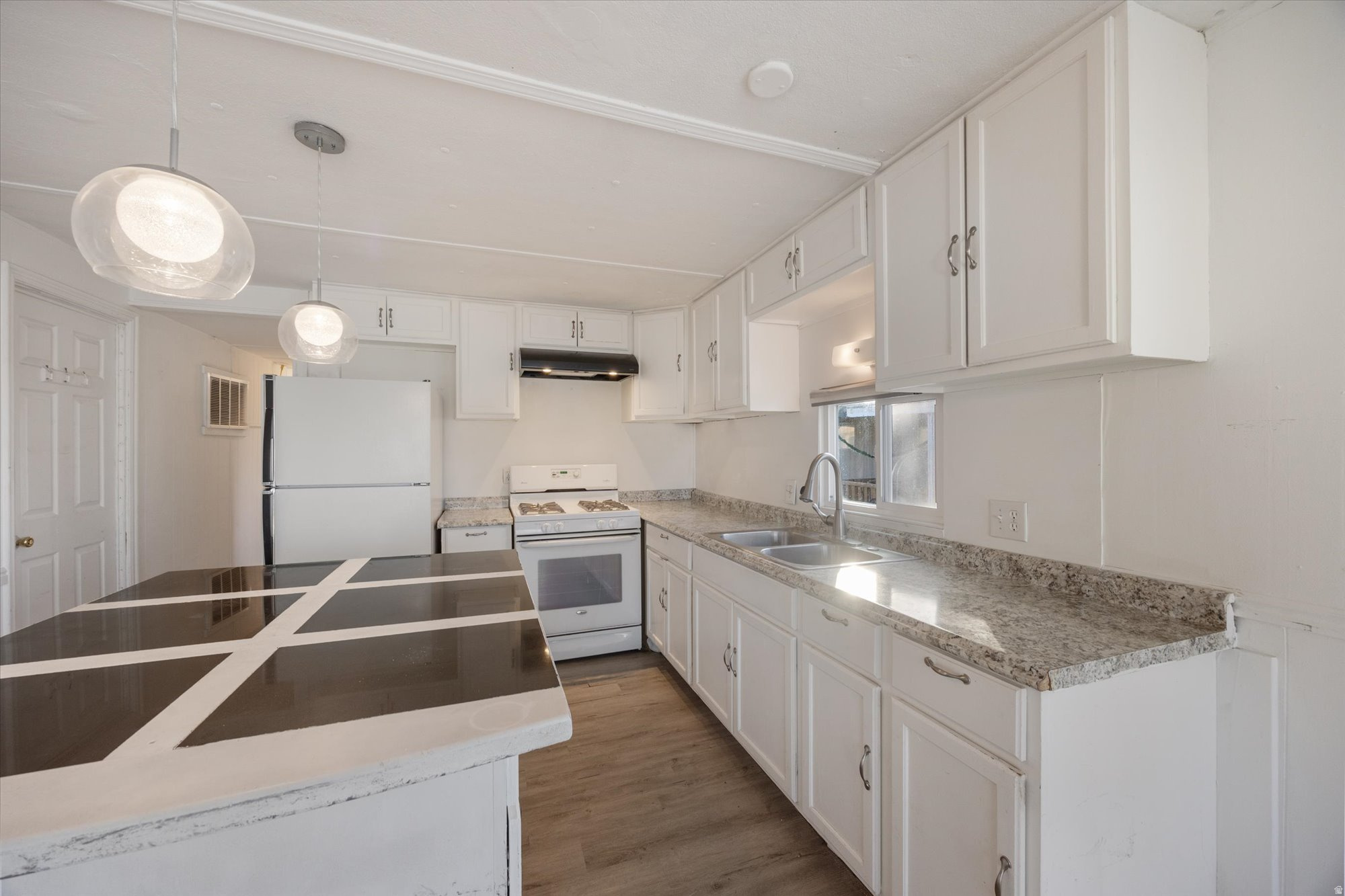 MONA LEA MOBILE HOME PARK - Residential