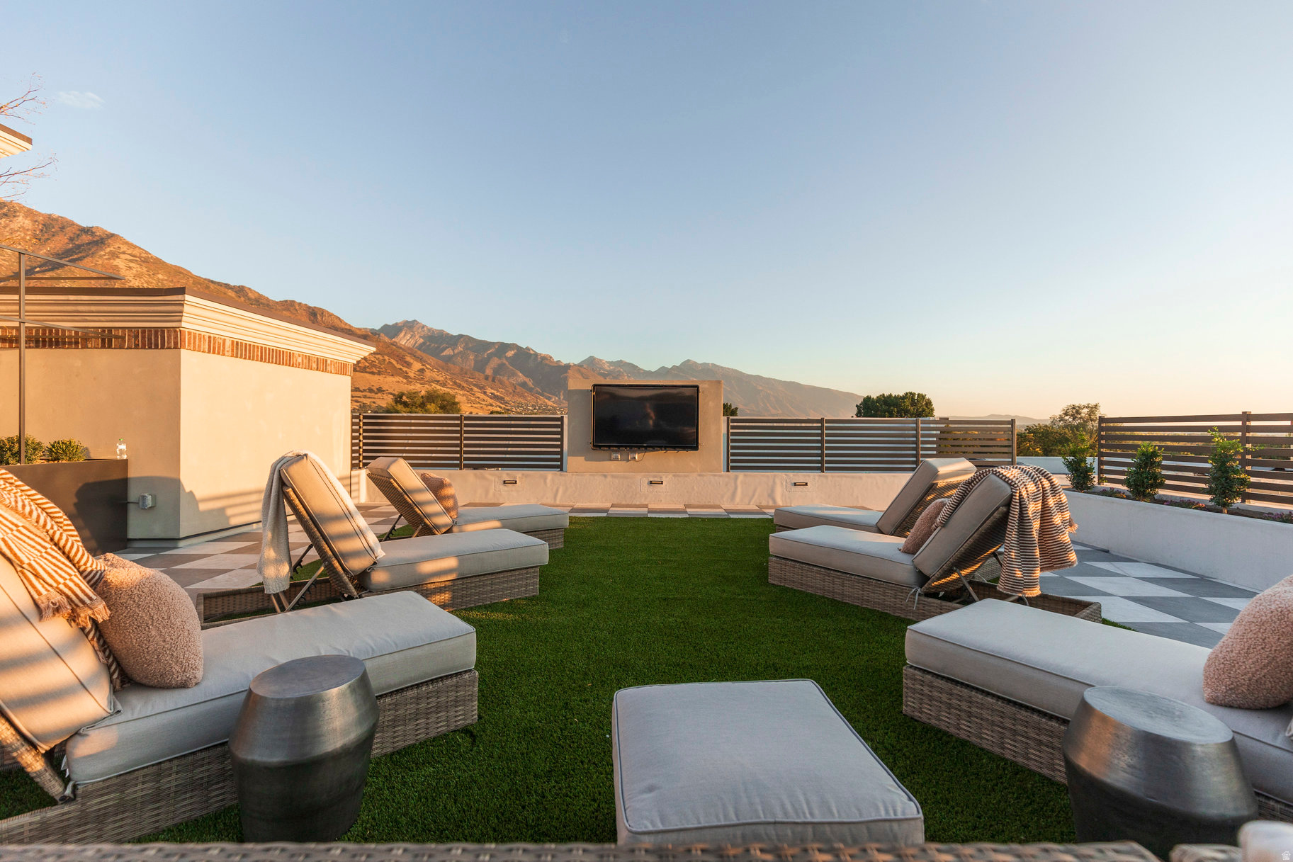 APOLLO SQUARE - Residential