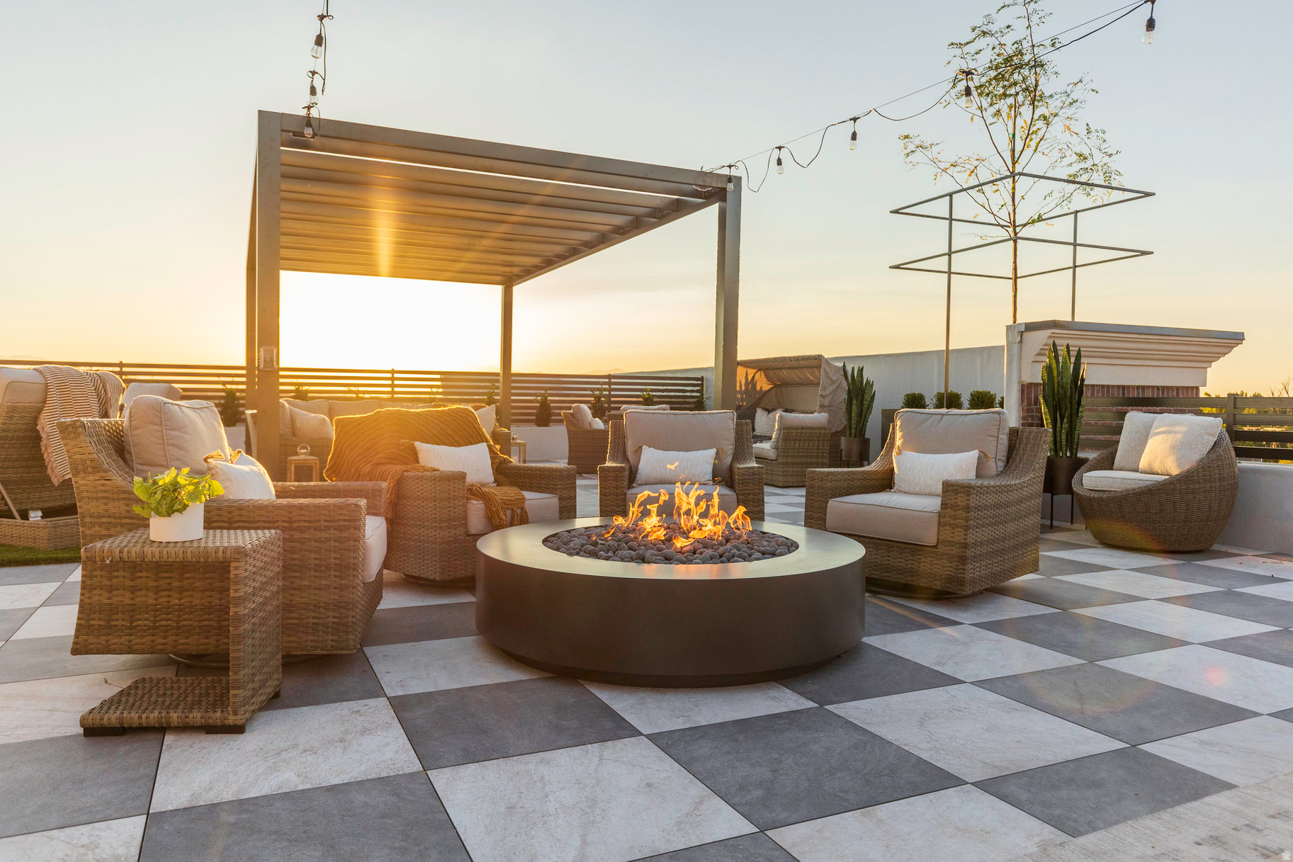 APOLLO SQUARE - Residential