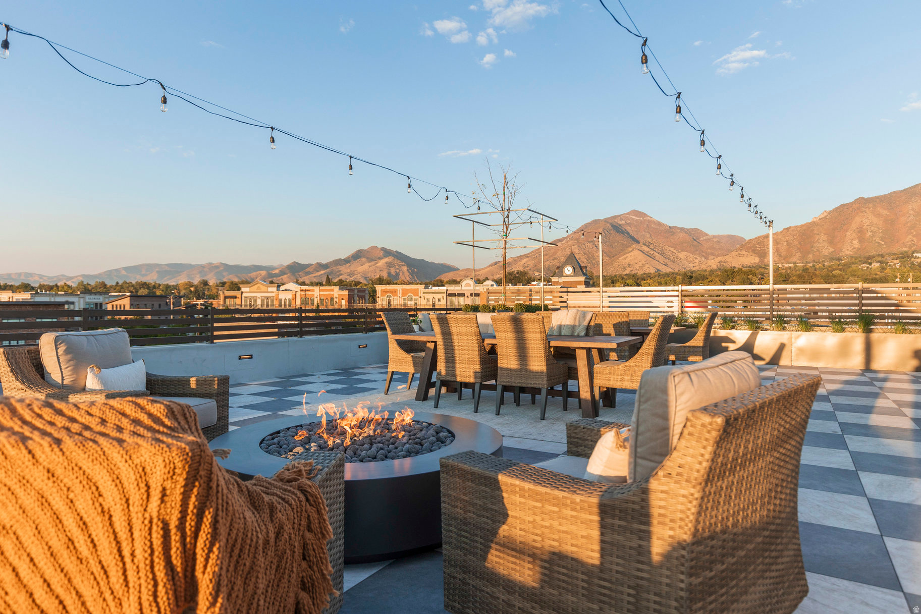 APOLLO SQUARE - Residential