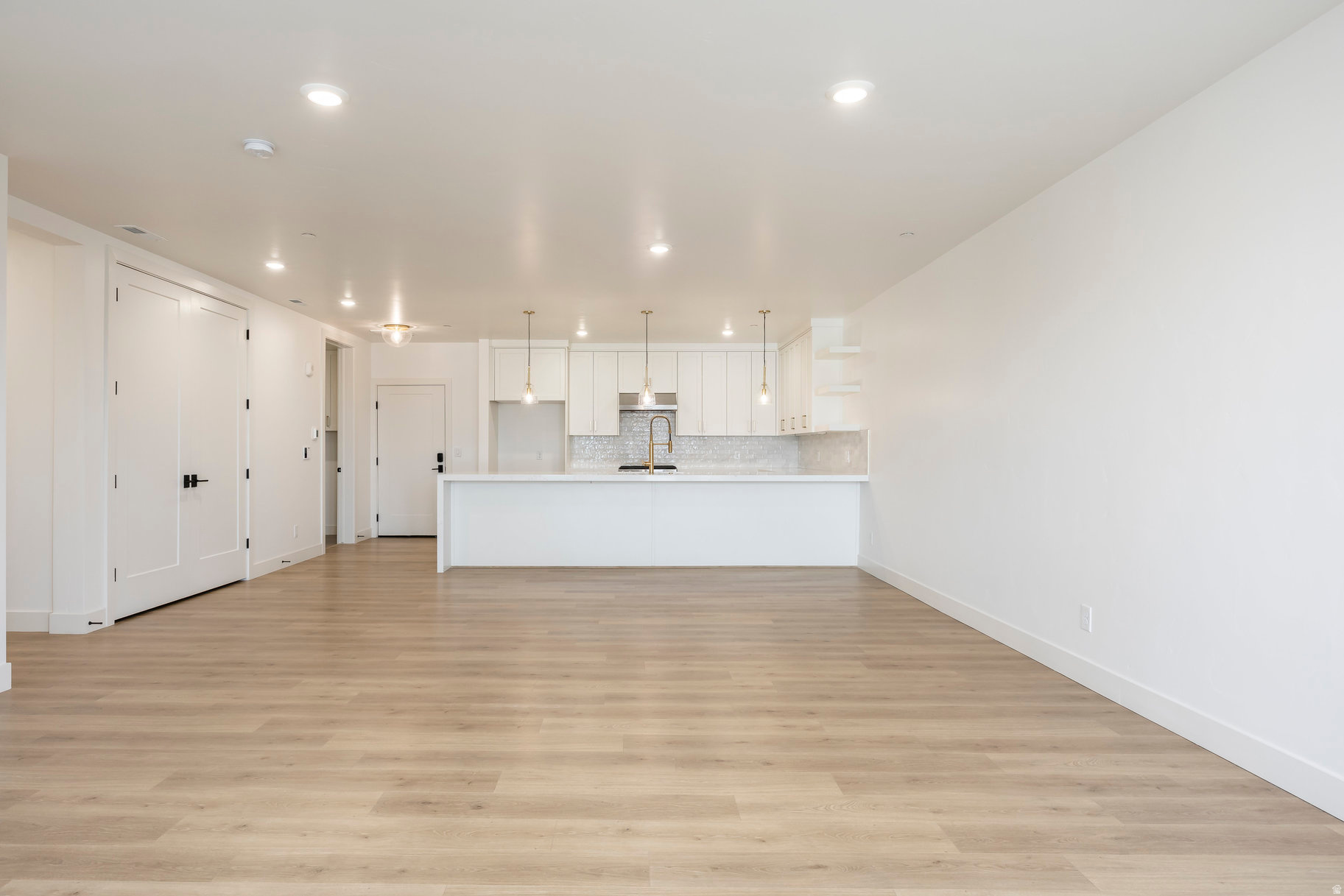 APOLLO SQUARE - Residential