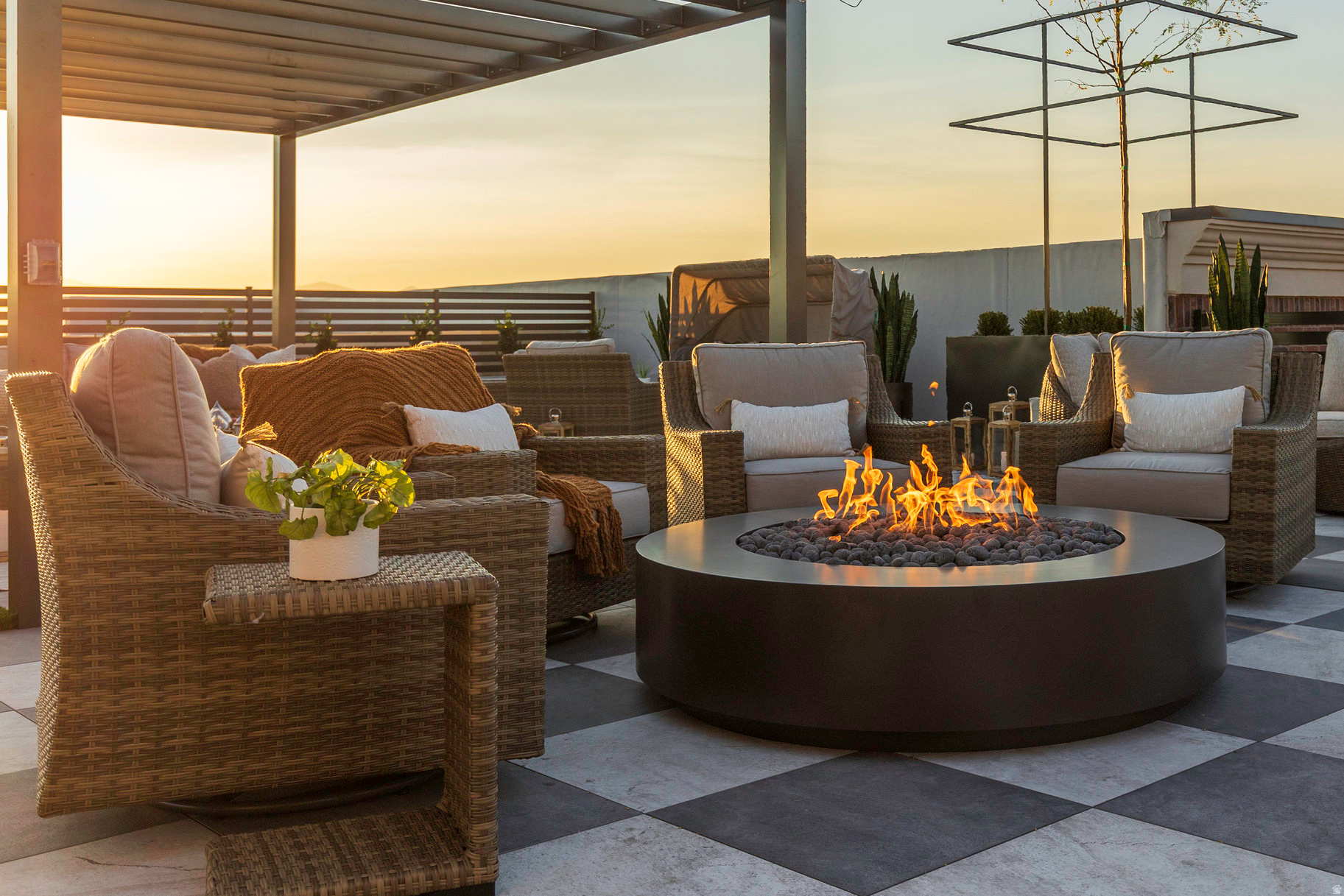 APOLLO SQUARE - Residential