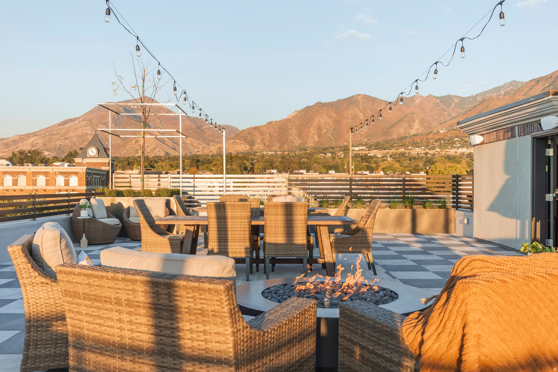 APOLLO SQUARE - Residential