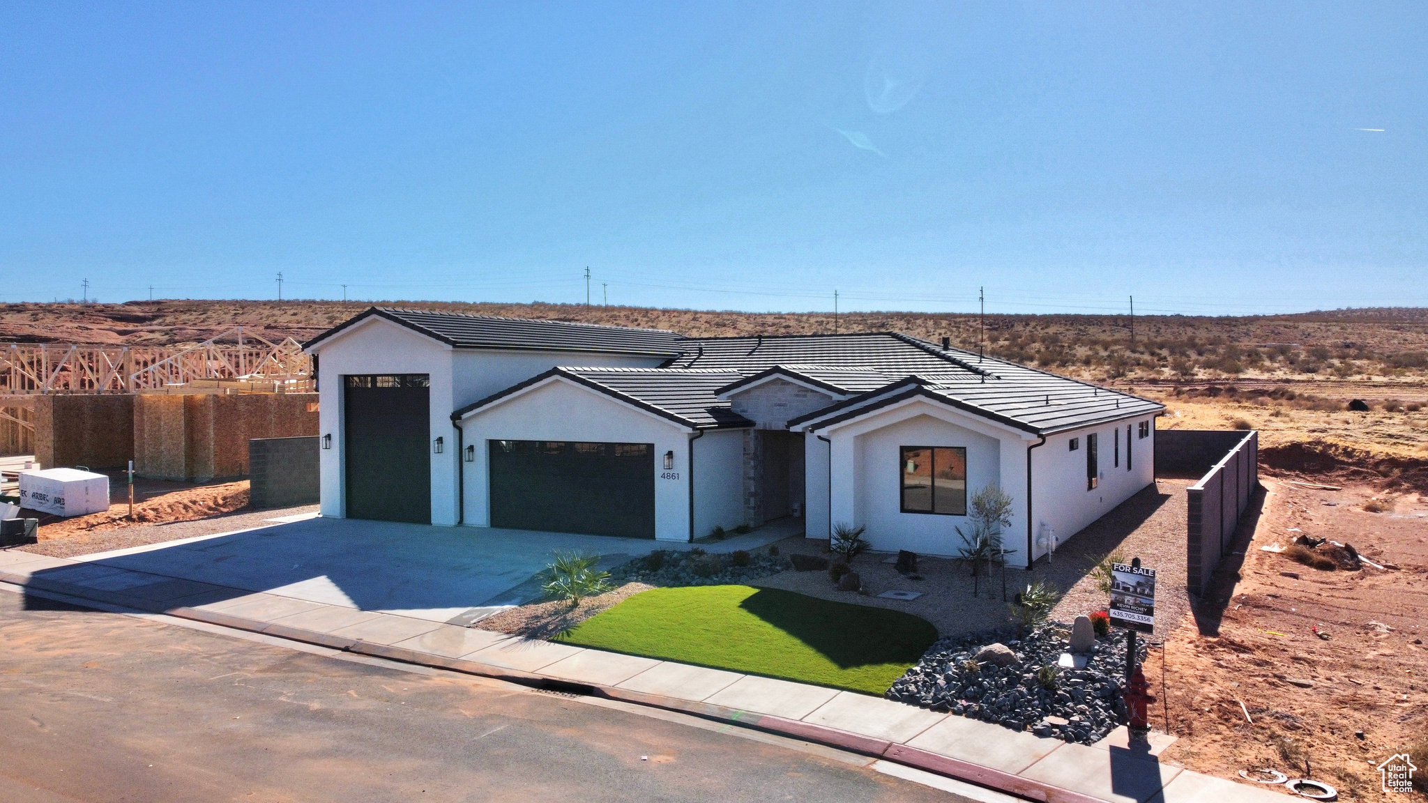 Brand new upscale home a few blocks from Sand Hollow Reservoir. 50' RV garage, plenty of room for toys. Bosch appliances, separate Casita with it's own entrance could generate income or be a great space for loved ones. Easy to see call for appt. Lender incentive of $8,000 available on this house.