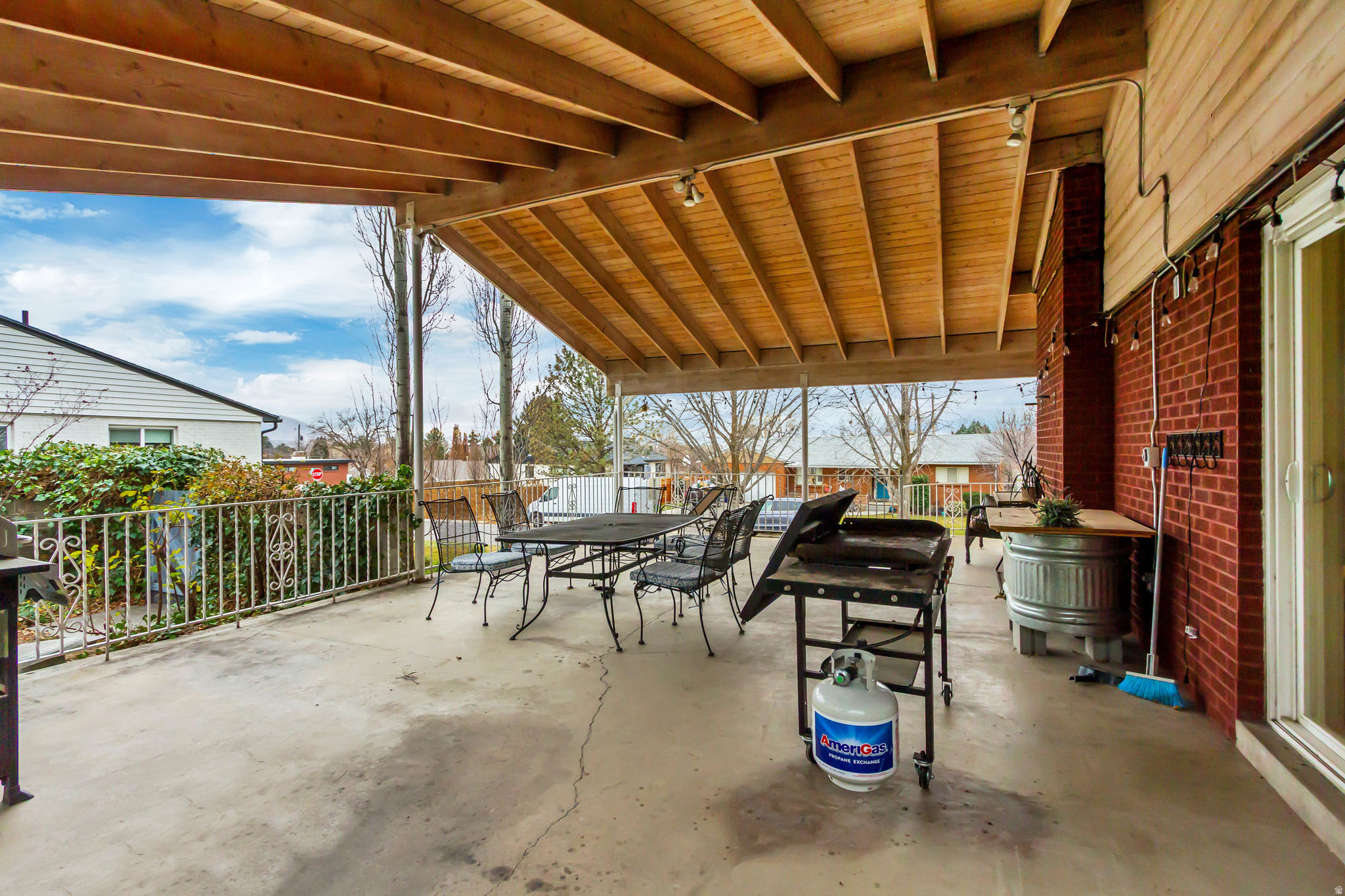 VEGAS SUB - Residential