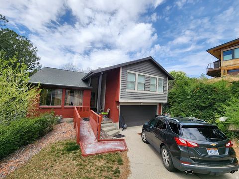 Photo of 3322 S MONTE VERDE DR, Salt Lake City, UT 84109 (MLS # 2148418)
