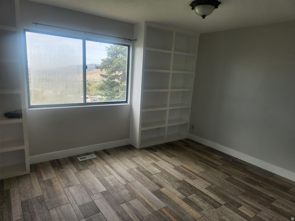 Photo of 3322 S MONTE VERDE DR, Salt Lake City, UT 84109 (MLS # 2148418)