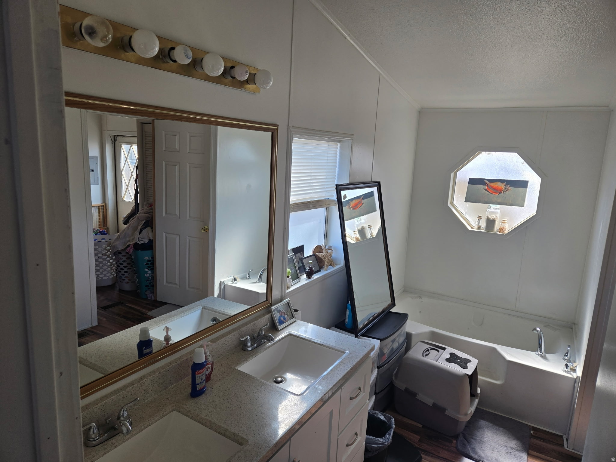 COUNTRY CLUB ESTATES - Residential