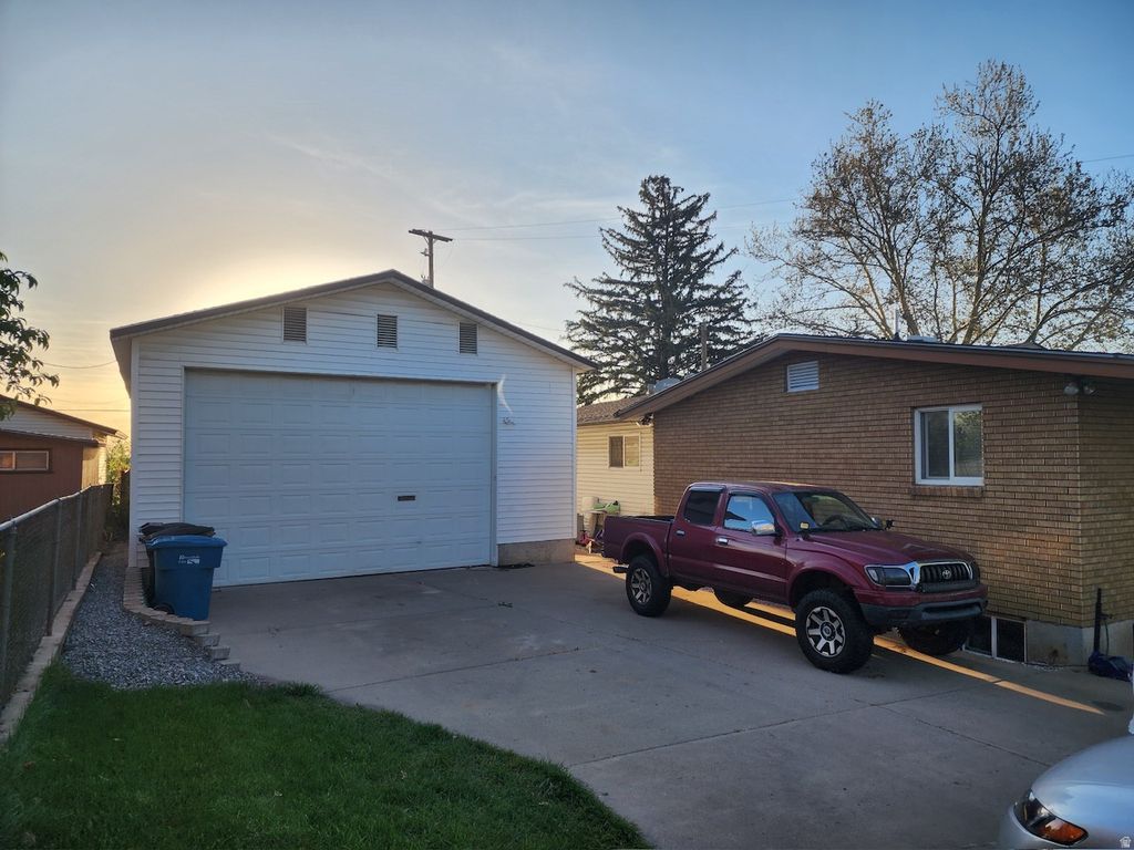 Photo of 4485 S RIDGELINE DR W, Washington Terrace, UT 84405 (MLS # 2154012)