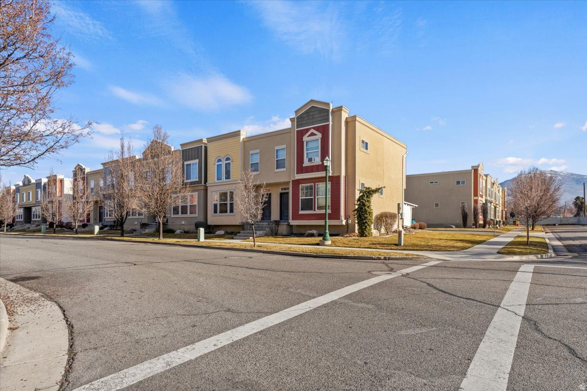 MADISON SQUARE - Residential