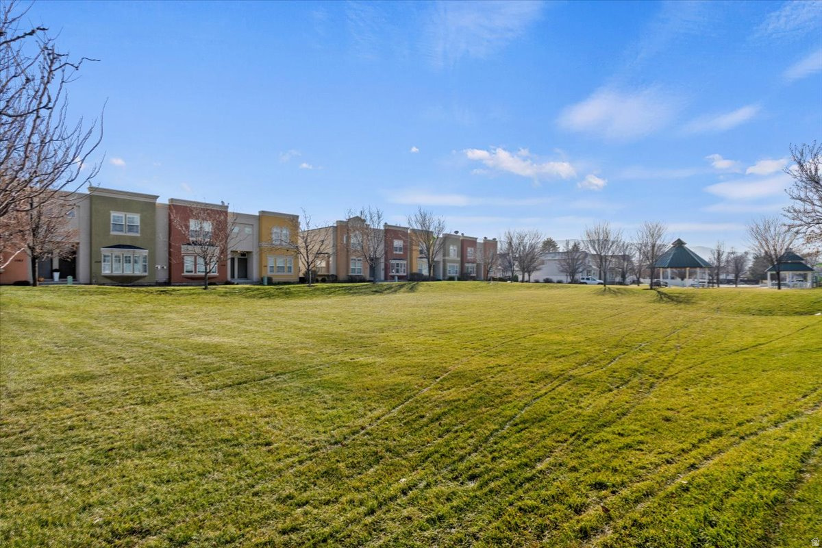 MADISON SQUARE - Residential