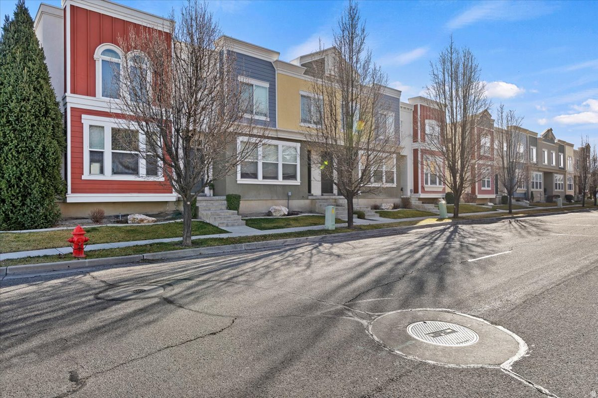 MADISON SQUARE - Residential