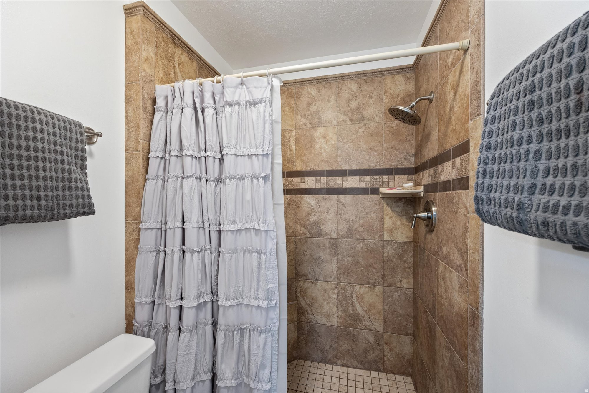 HICKORY VALLEY ESTATES - Residential