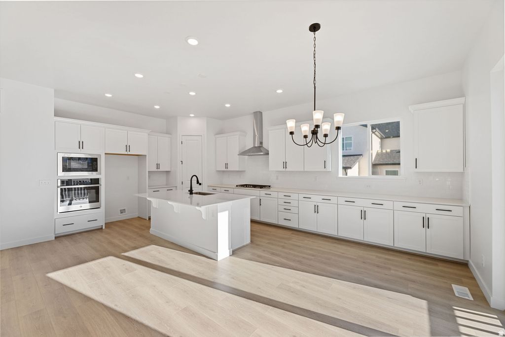 Photo of 889 W MEADOWSIDE DR #236, Saratoga Springs, UT 84045 (MLS # 2170264)