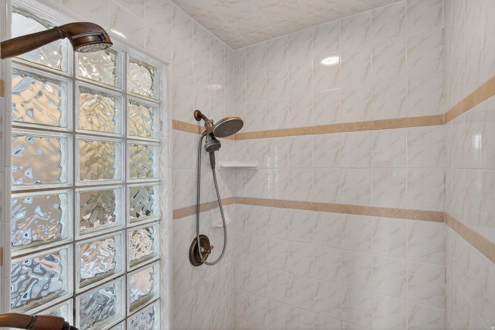 HIGH MOUNTAIN OAKS - Residential