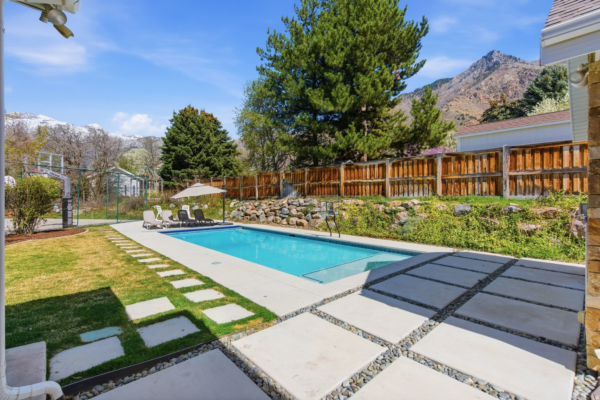 HIGH MOUNTAIN OAKS - Residential