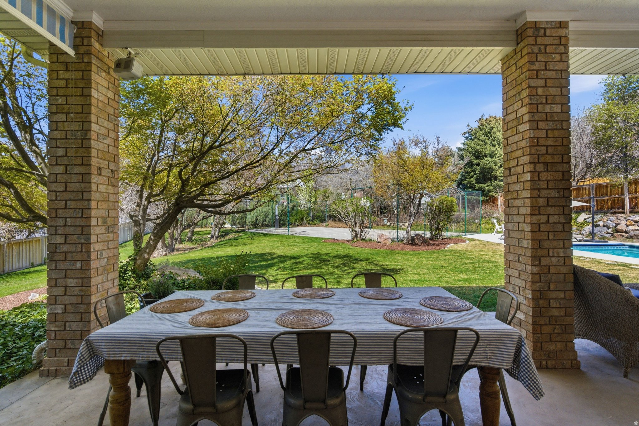 HIGH MOUNTAIN OAKS - Residential