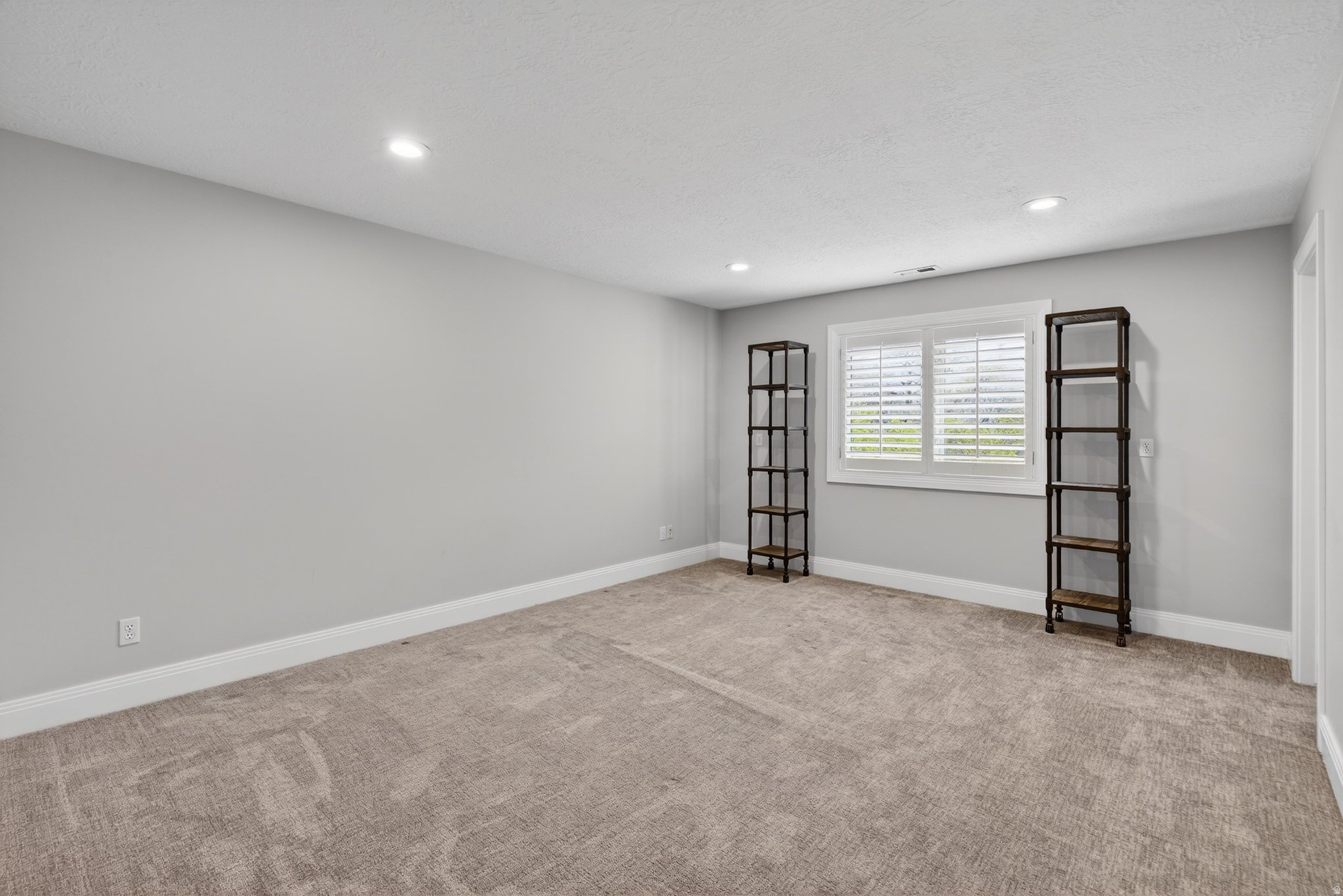 HIGH MOUNTAIN OAKS - Residential