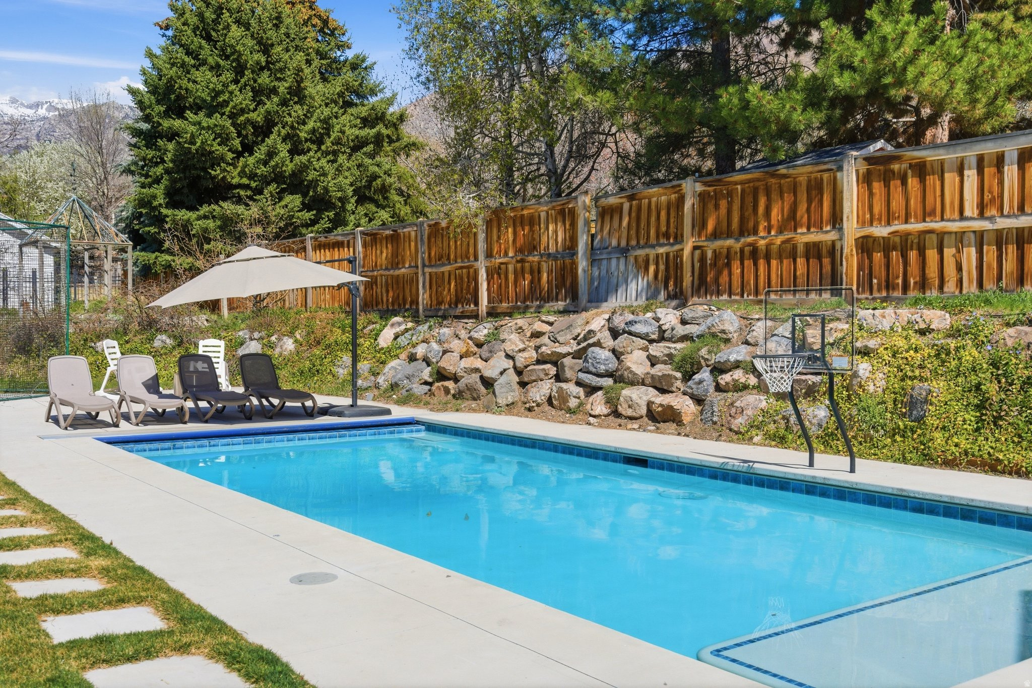 HIGH MOUNTAIN OAKS - Residential