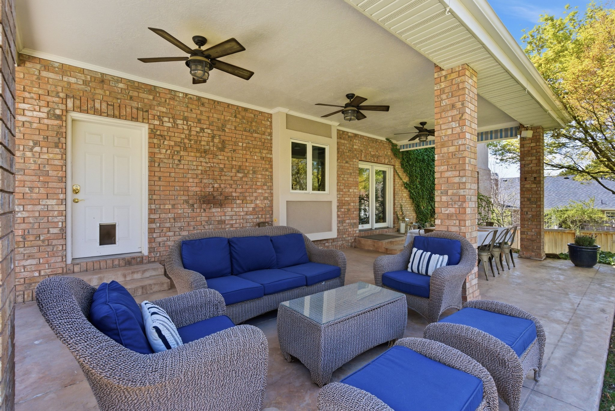 HIGH MOUNTAIN OAKS - Residential