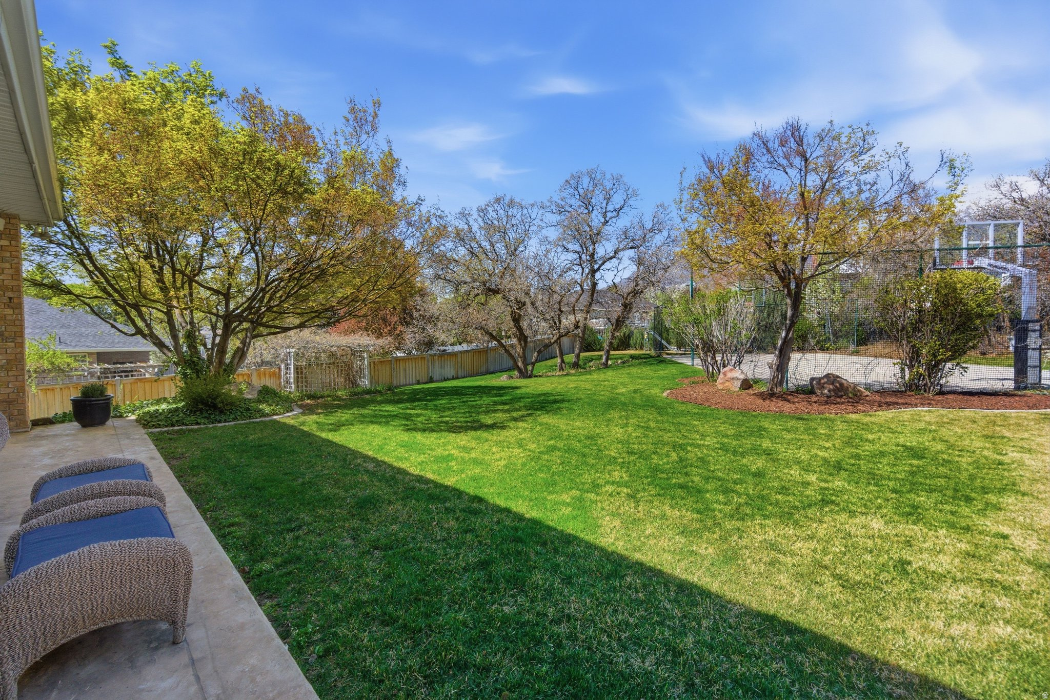 HIGH MOUNTAIN OAKS - Residential
