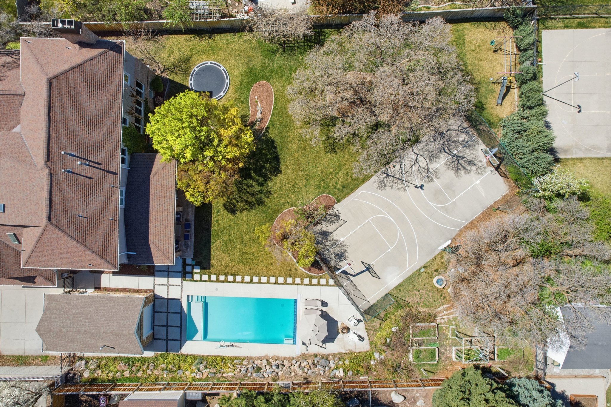 HIGH MOUNTAIN OAKS - Residential