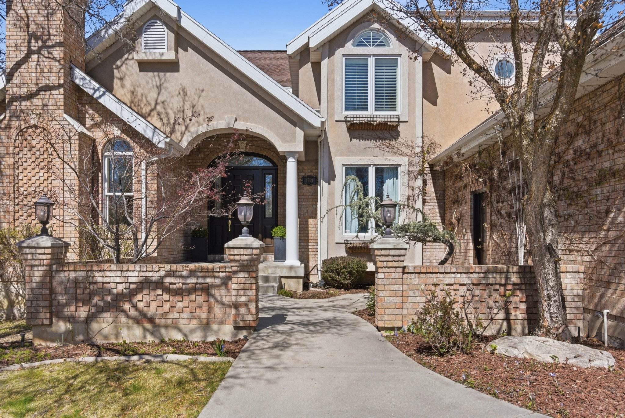 HIGH MOUNTAIN OAKS - Residential