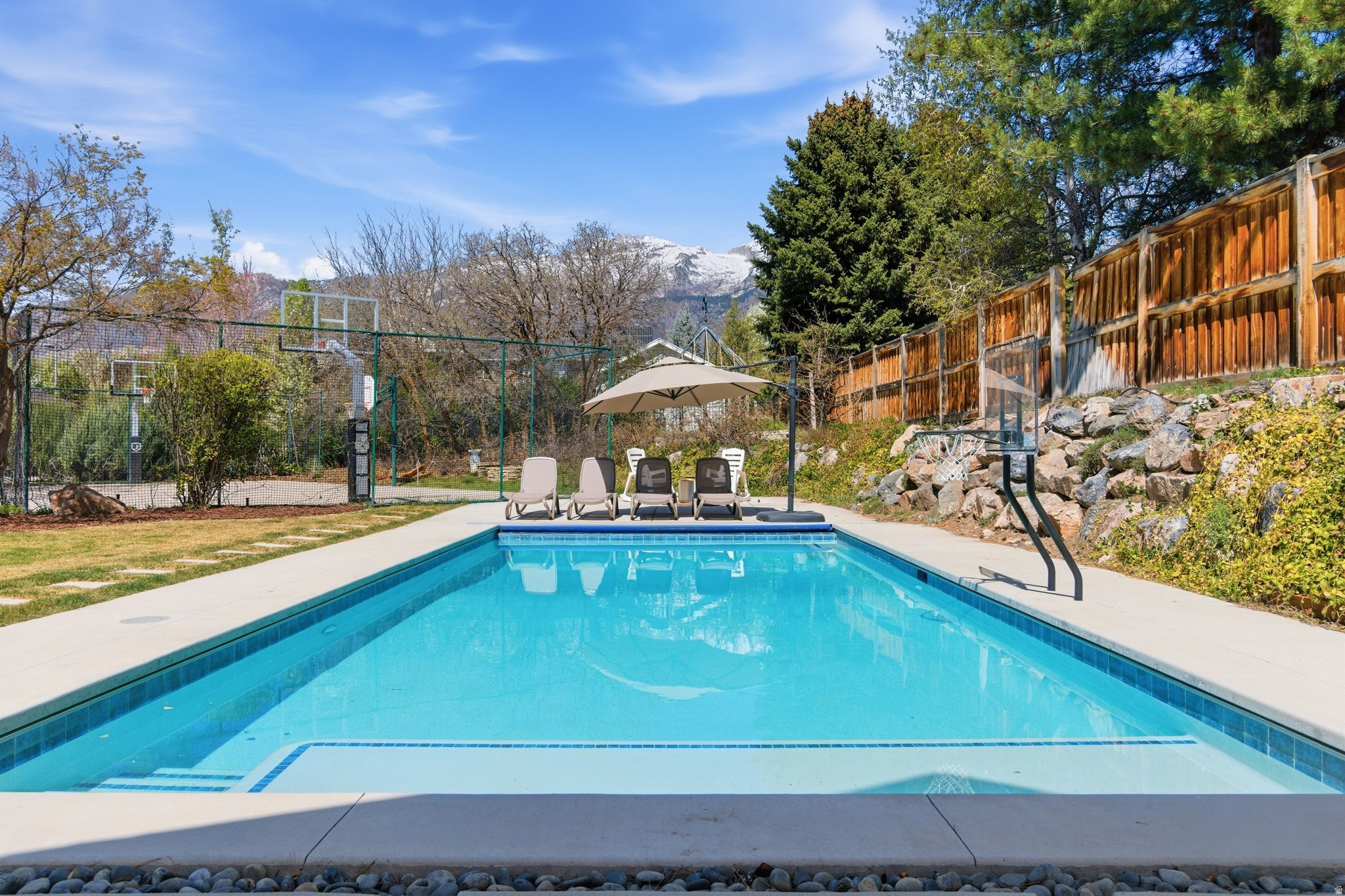 HIGH MOUNTAIN OAKS - Residential