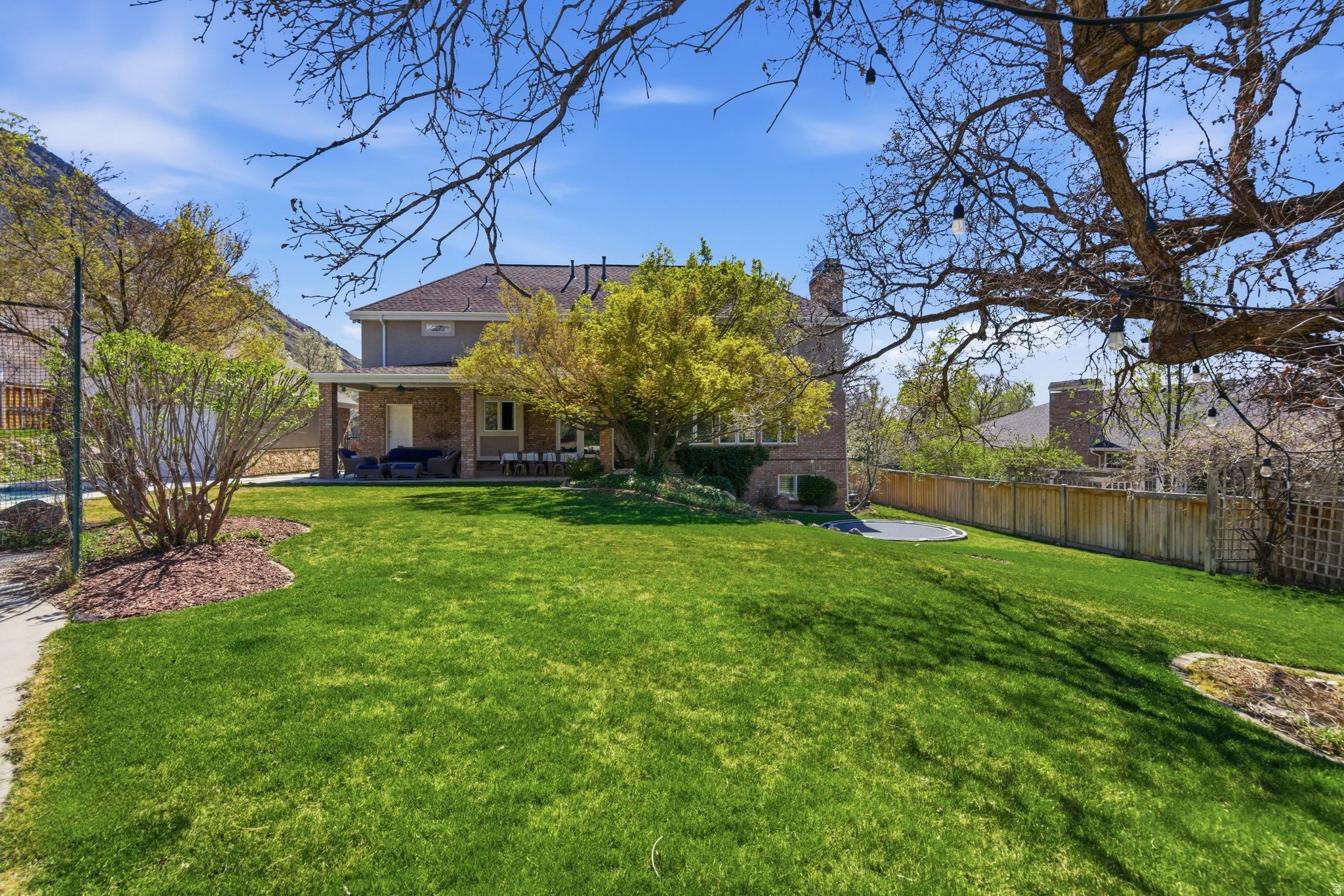 HIGH MOUNTAIN OAKS - Residential