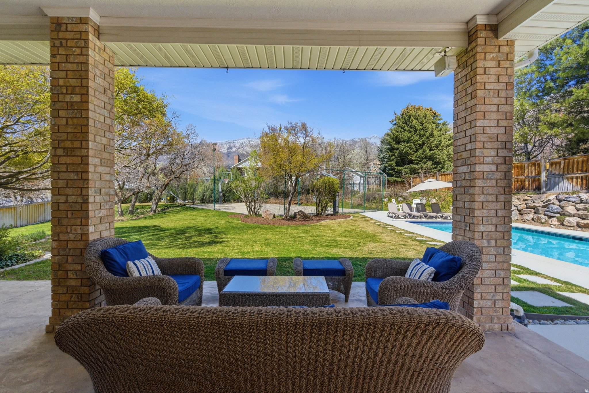 HIGH MOUNTAIN OAKS - Residential