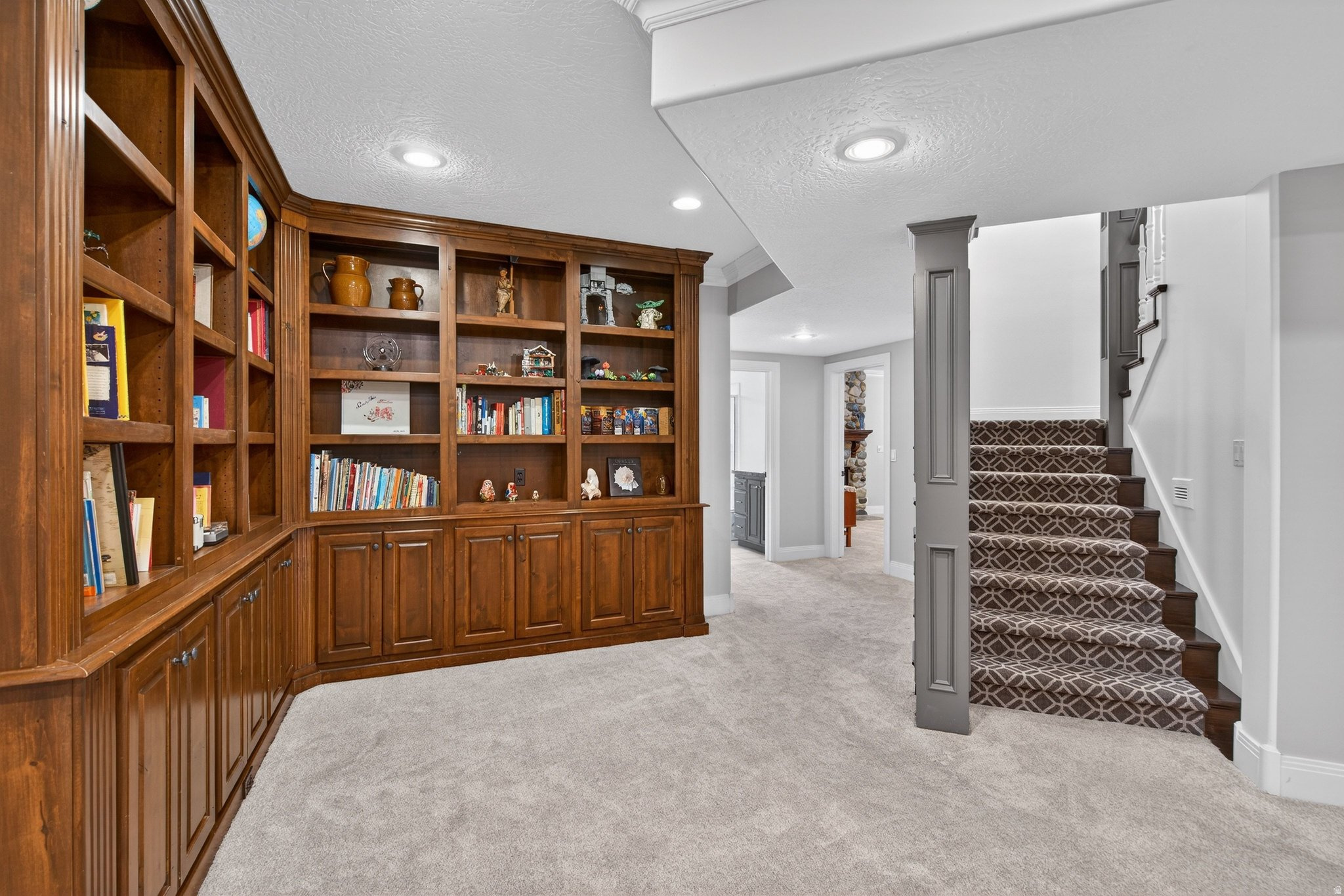 HIGH MOUNTAIN OAKS - Residential