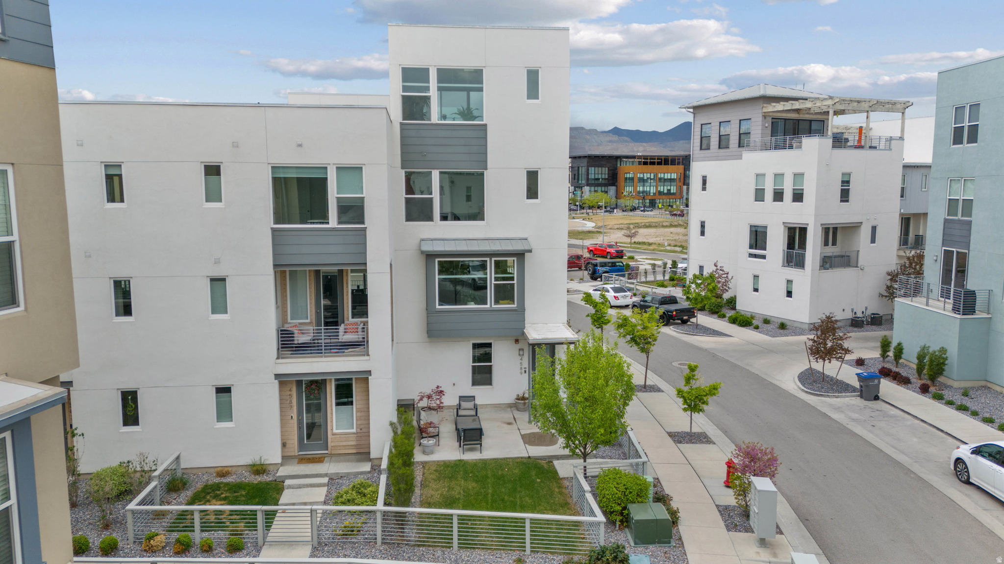 DAYBREAK - Residential