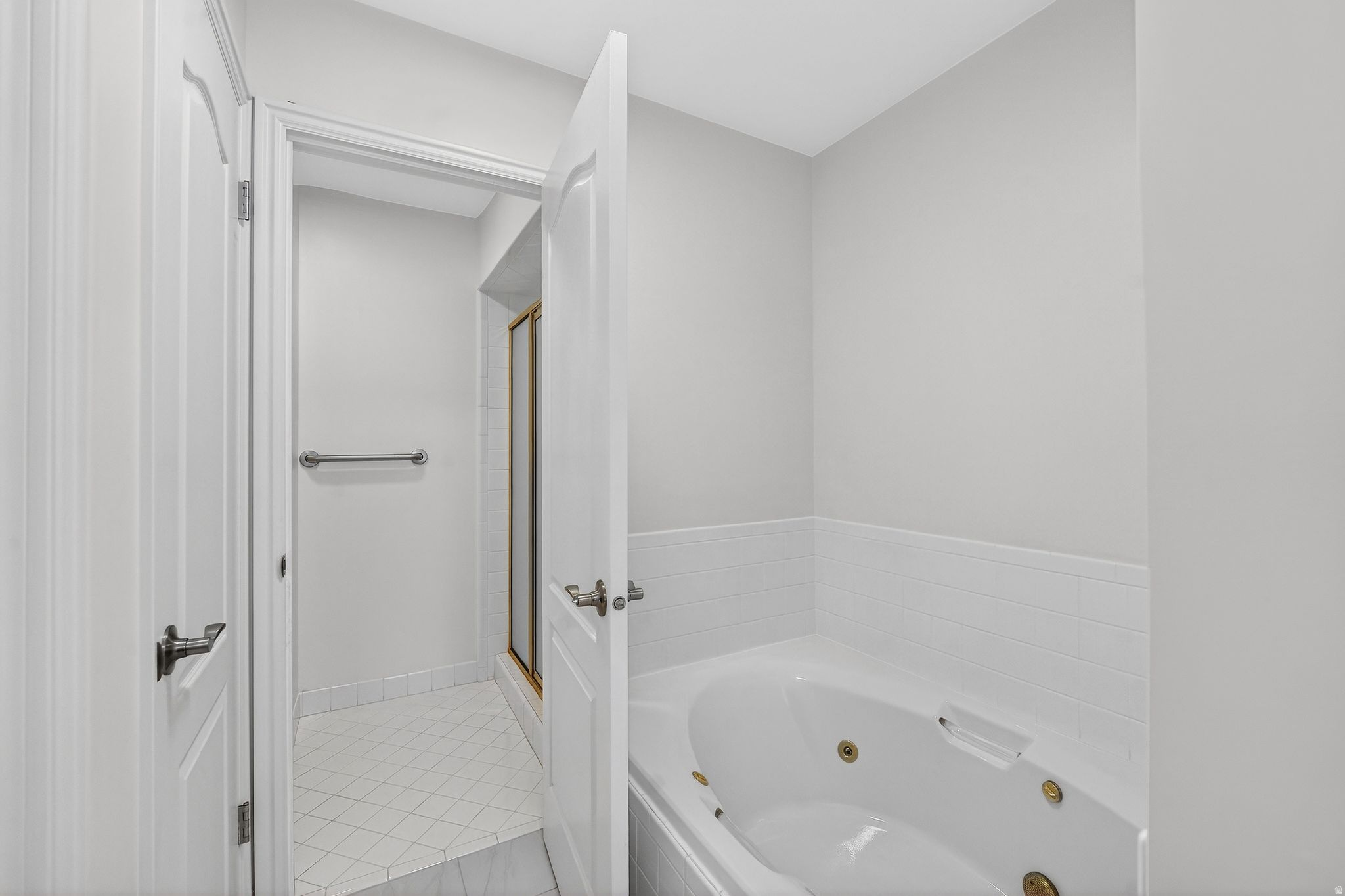 CORNERSTONE CONDO - Residential