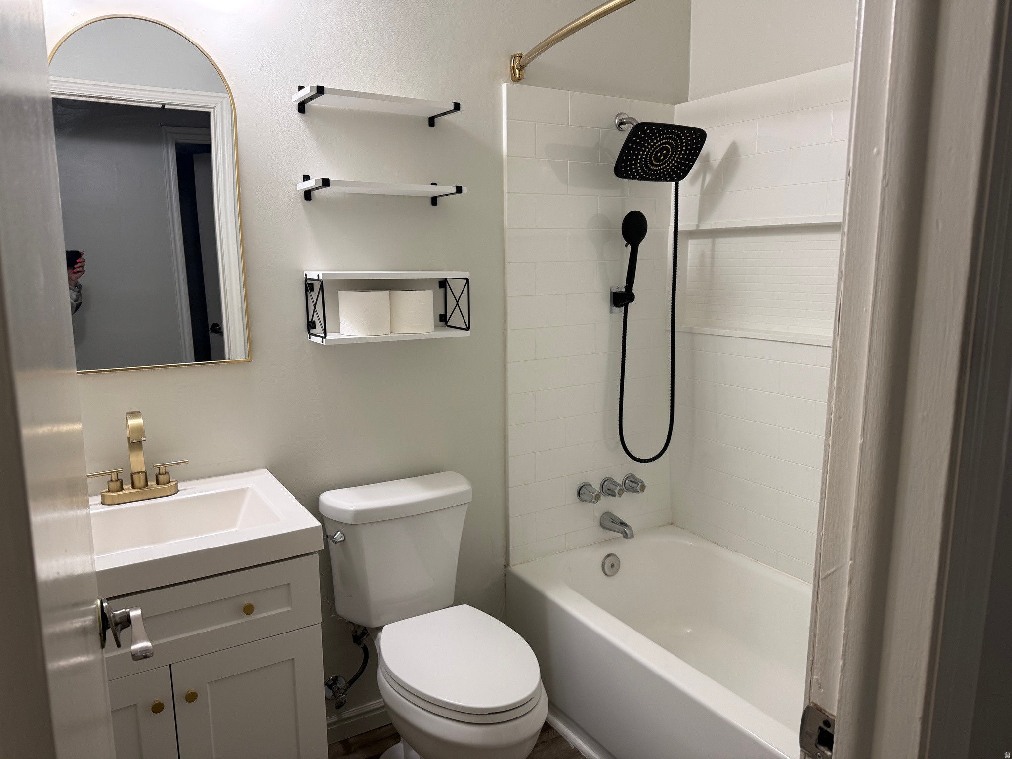 REDWOOD VILLA NO 2 - Residential