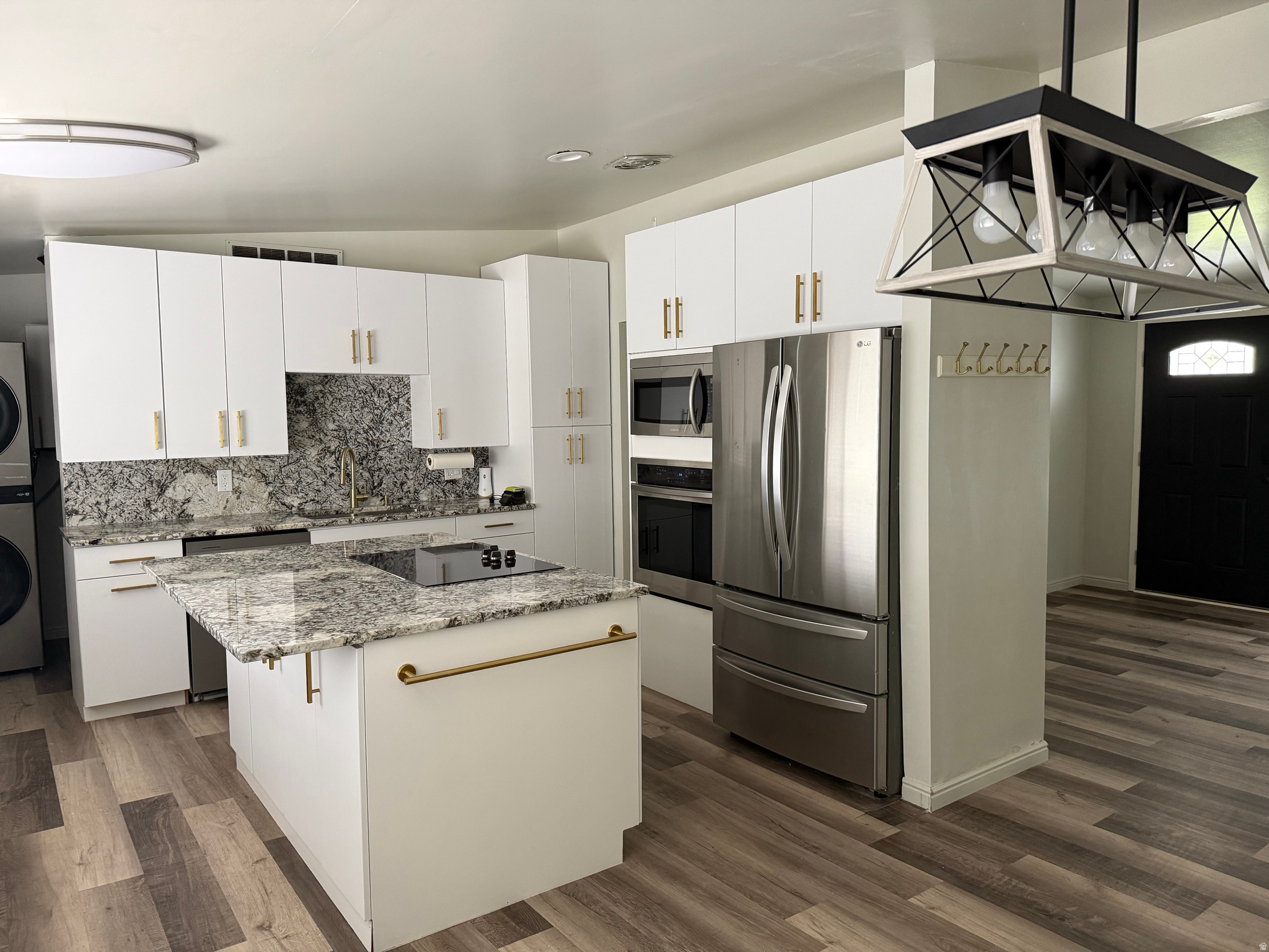 REDWOOD VILLA NO 2 - Residential