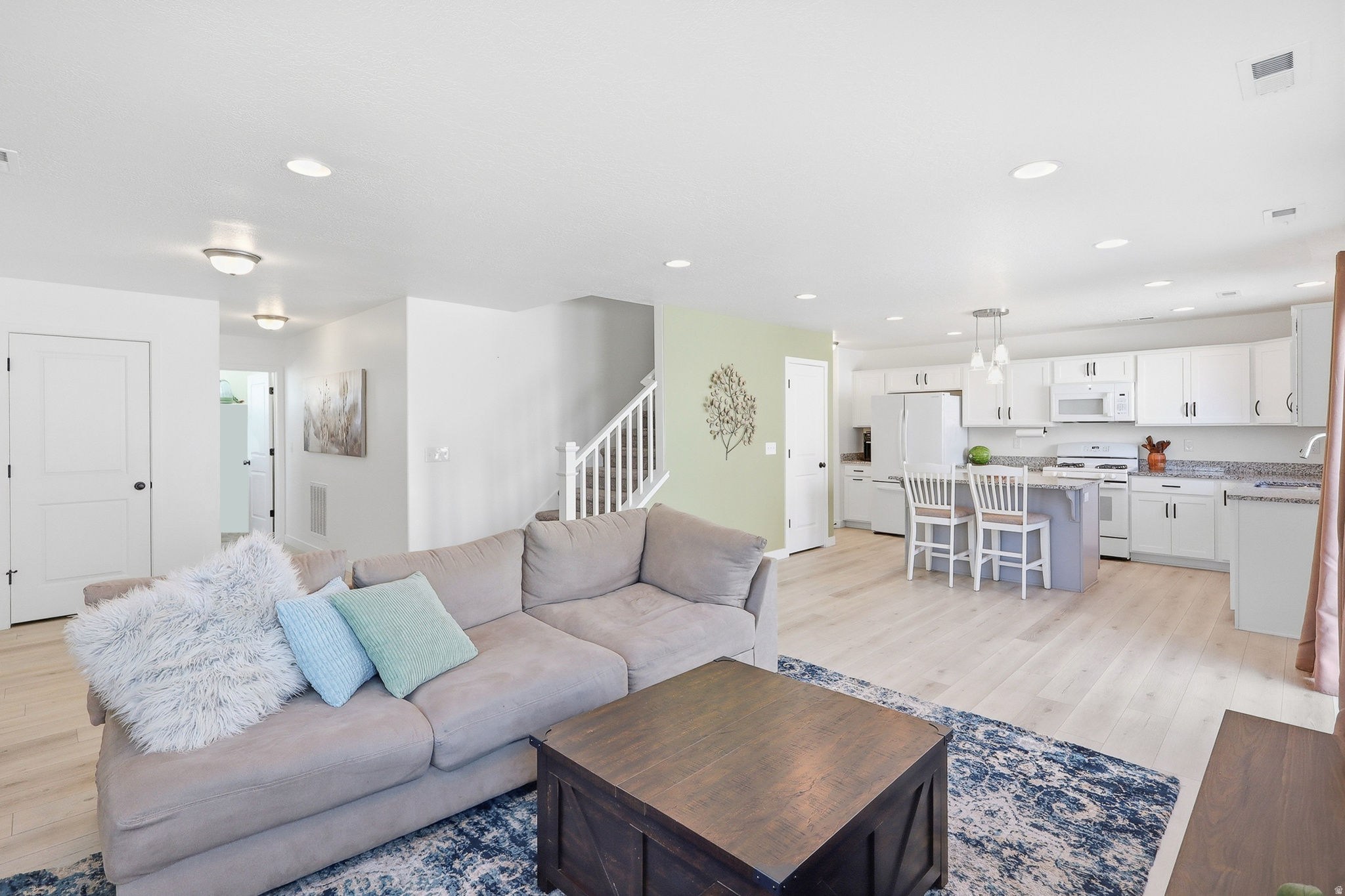 SALT POINT - Residential