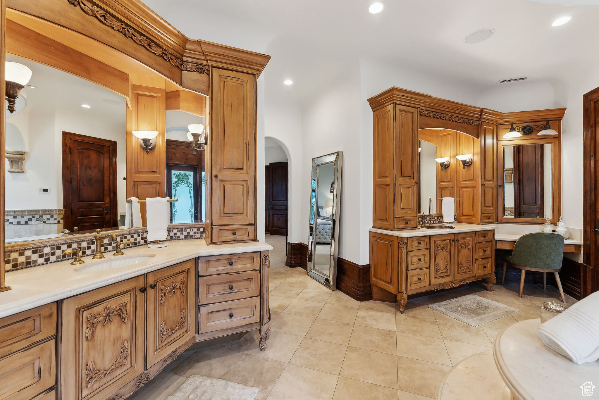 Holladay, Utah 84121, United States, 8 Bedrooms Bedrooms, ,10 BathroomsBathrooms,Residential,Pending,43065