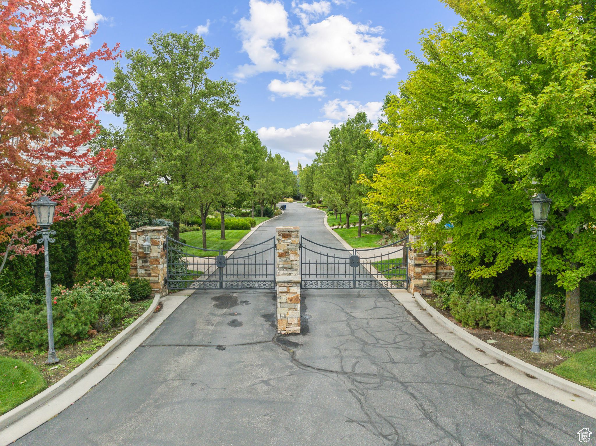 Holladay, Utah 84121, United States, 8 Bedrooms Bedrooms, ,10 BathroomsBathrooms,Residential,Pending,43065