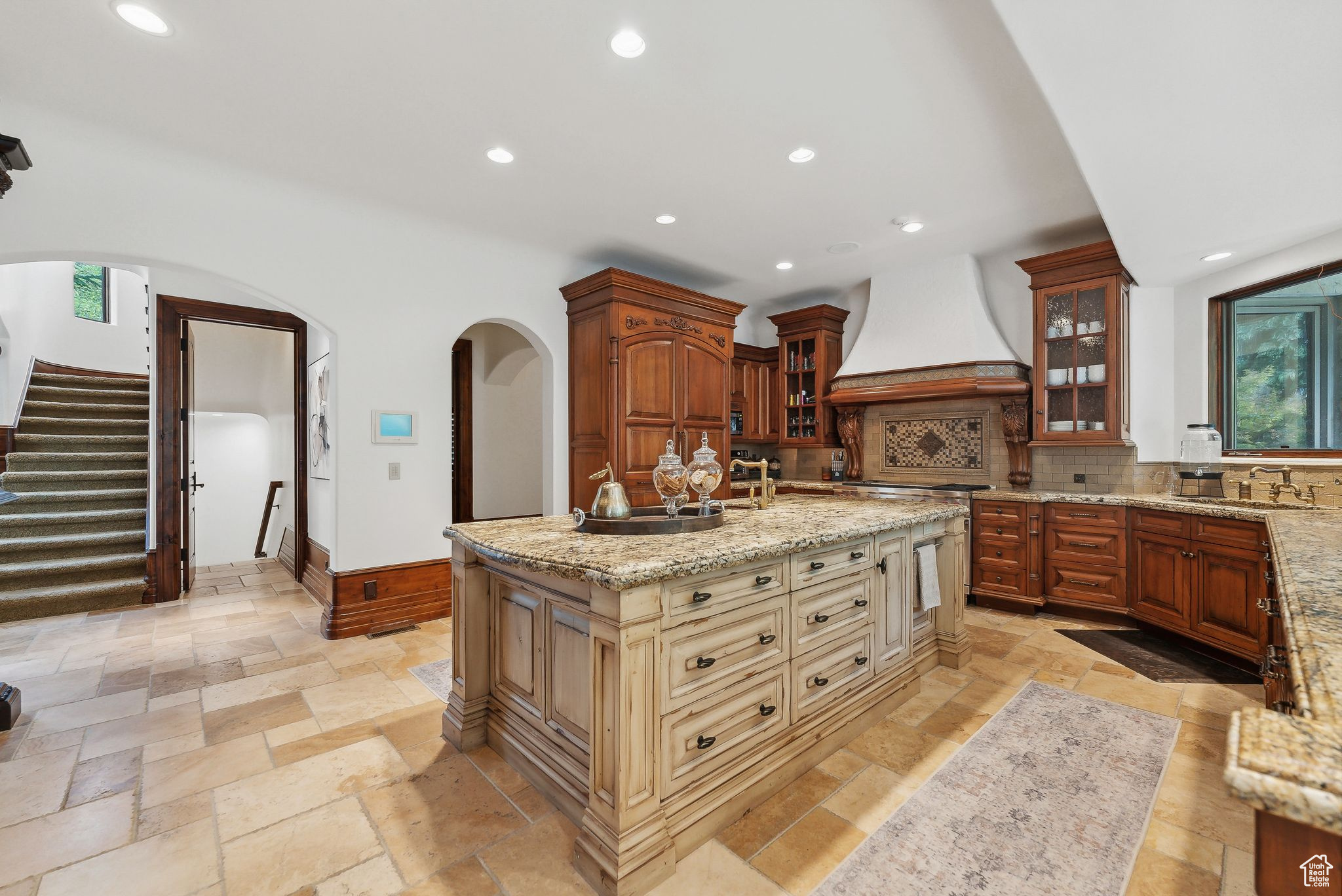 Holladay, Utah 84121, United States, 8 Bedrooms Bedrooms, ,10 BathroomsBathrooms,Residential,Pending,43065