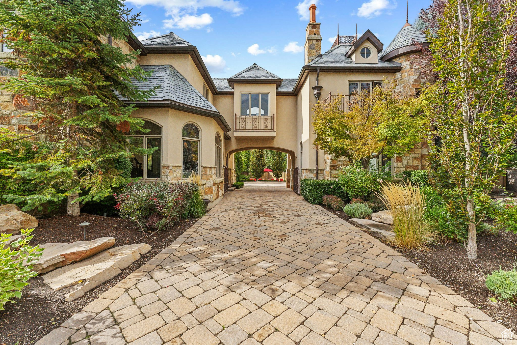 Holladay, Utah 84121, United States, 8 Bedrooms Bedrooms, ,10 BathroomsBathrooms,Residential,Pending,43065