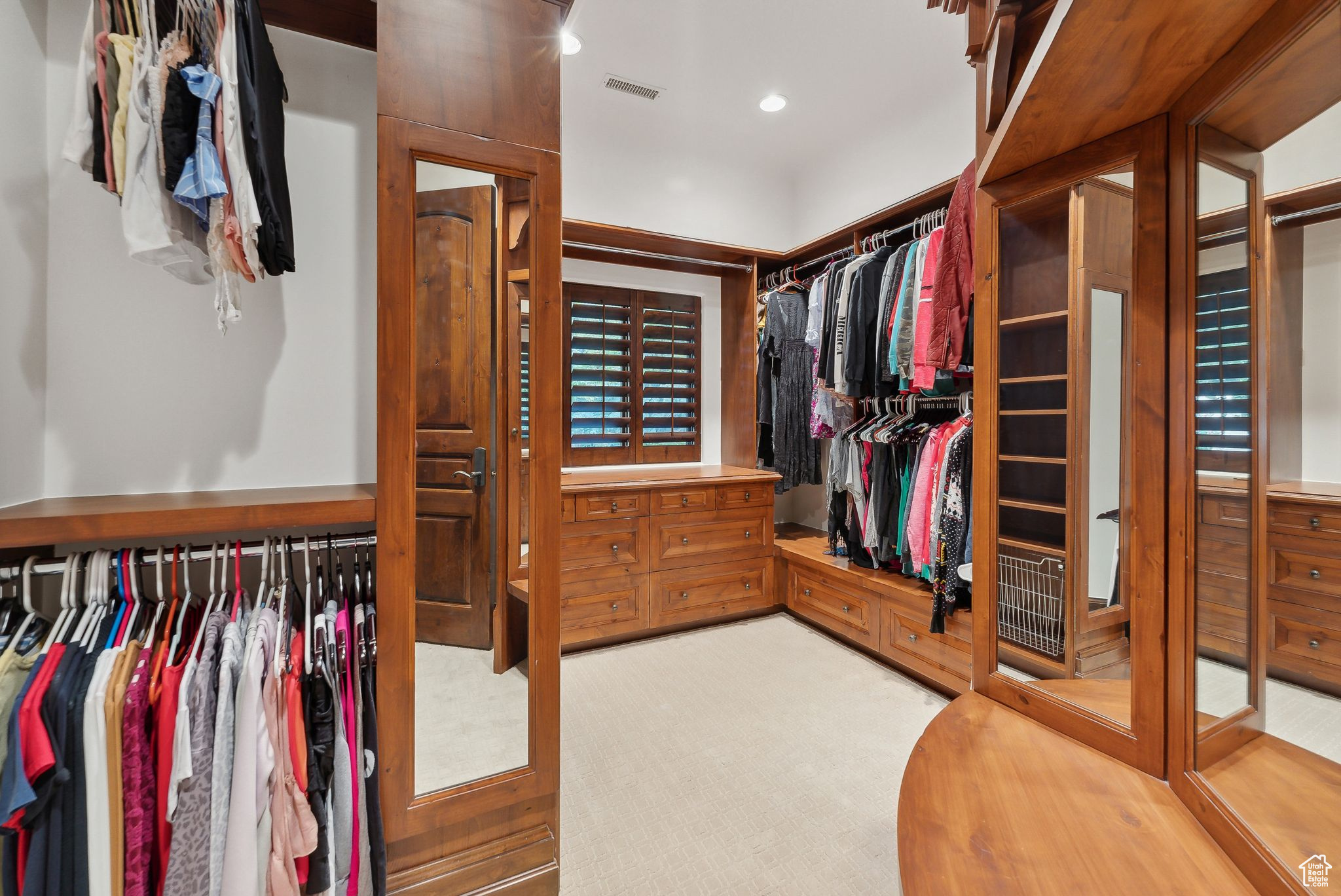 Holladay, Utah 84121, United States, 8 Bedrooms Bedrooms, ,10 BathroomsBathrooms,Residential,Pending,43065