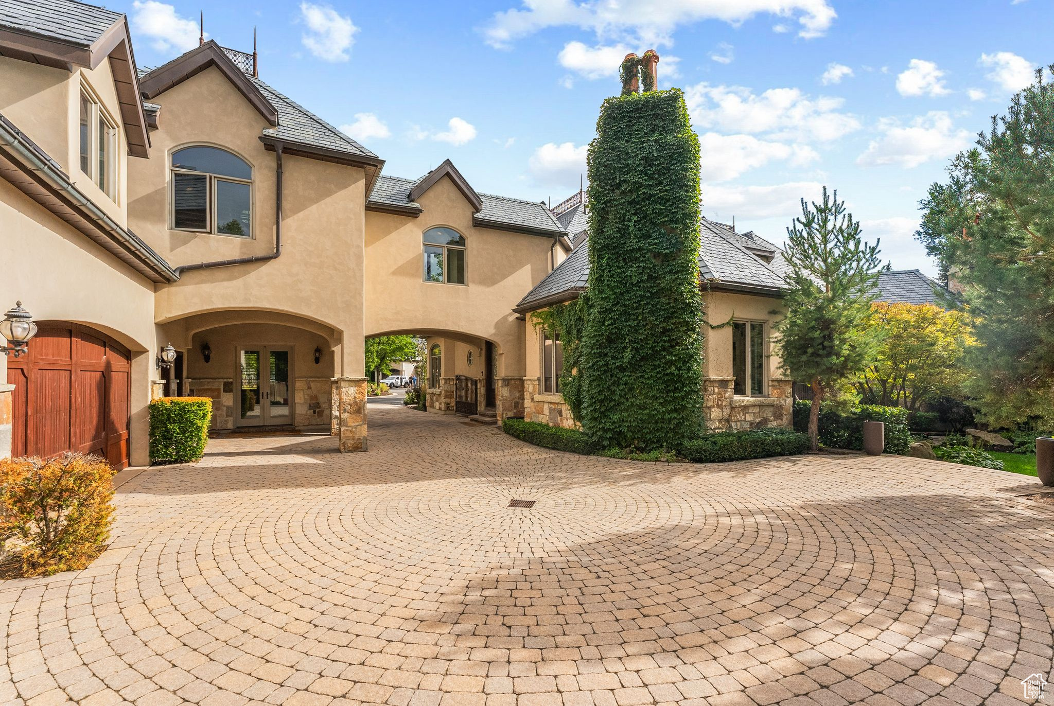 Holladay, Utah 84121, United States, 8 Bedrooms Bedrooms, ,10 BathroomsBathrooms,Residential,Pending,43065