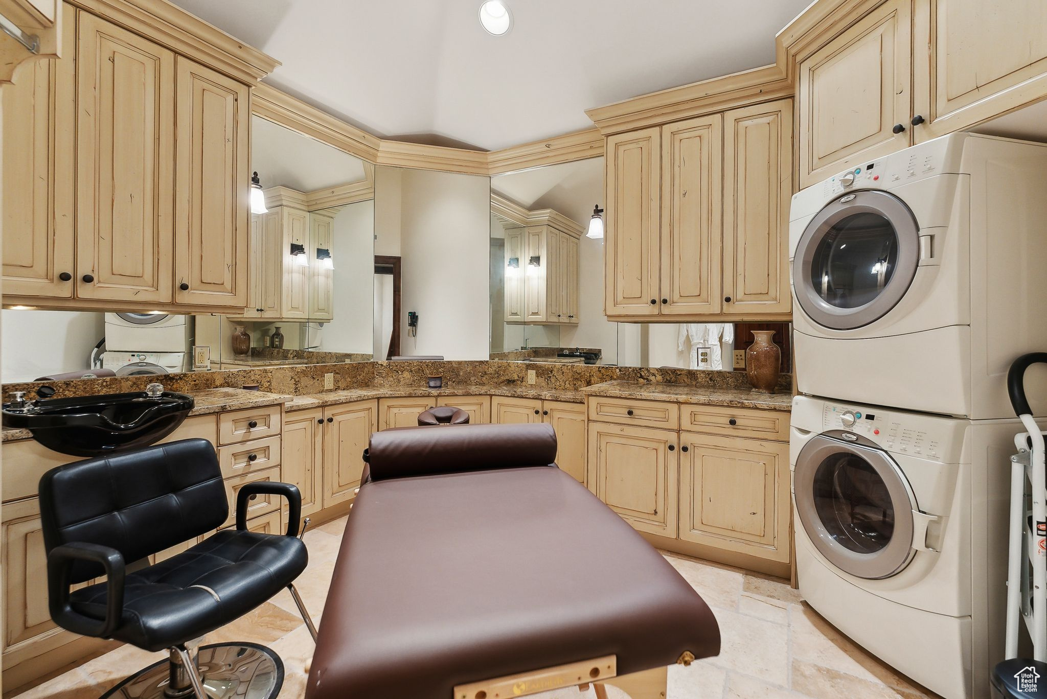 Holladay, Utah 84121, United States, 8 Bedrooms Bedrooms, ,10 BathroomsBathrooms,Residential,Pending,43065