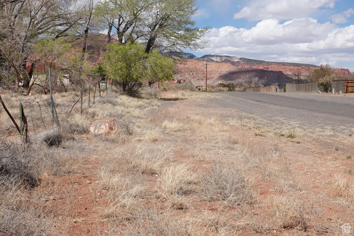 395 N Center St, Torrey, Utah image 2