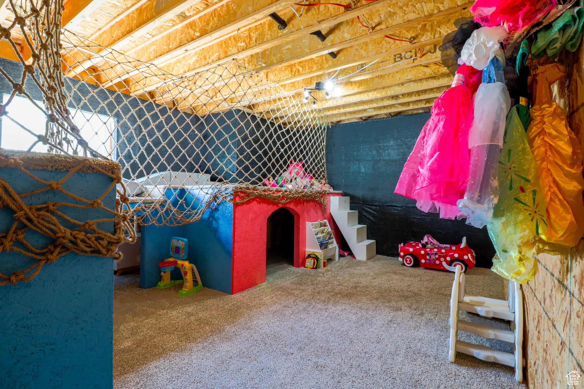 MAPLE FIELDS - Residential