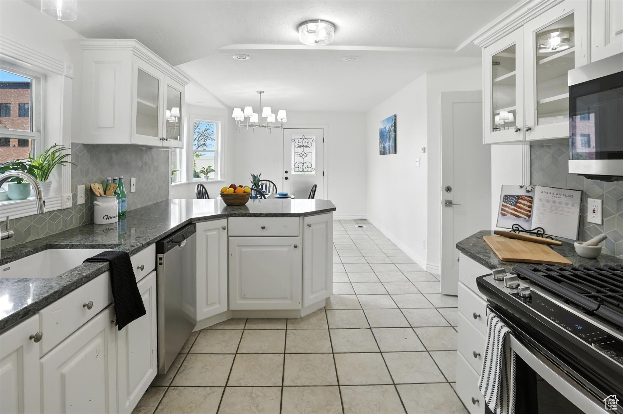 1411 E WOODLAND AVE S