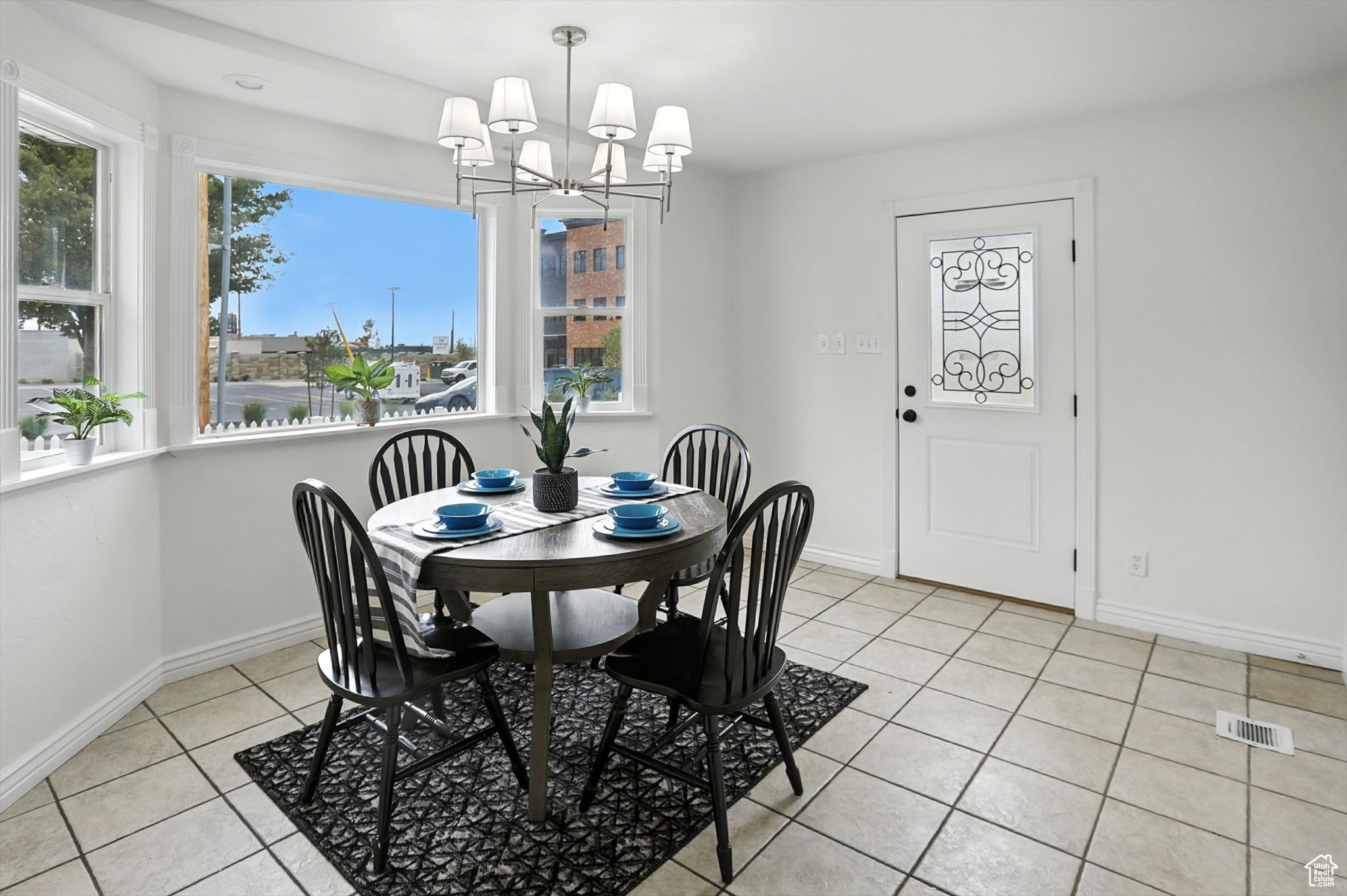 1411 E WOODLAND AVE S