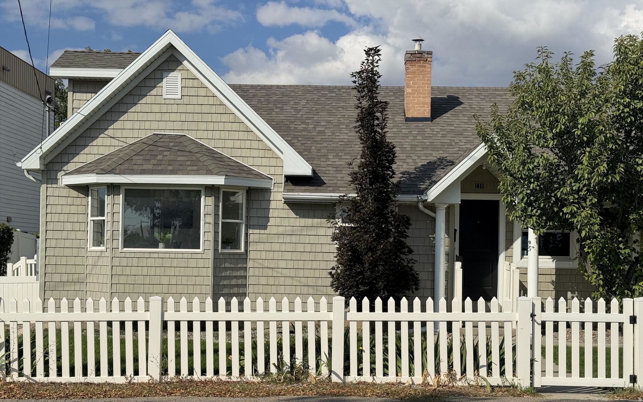 1411 E WOODLAND AVE S