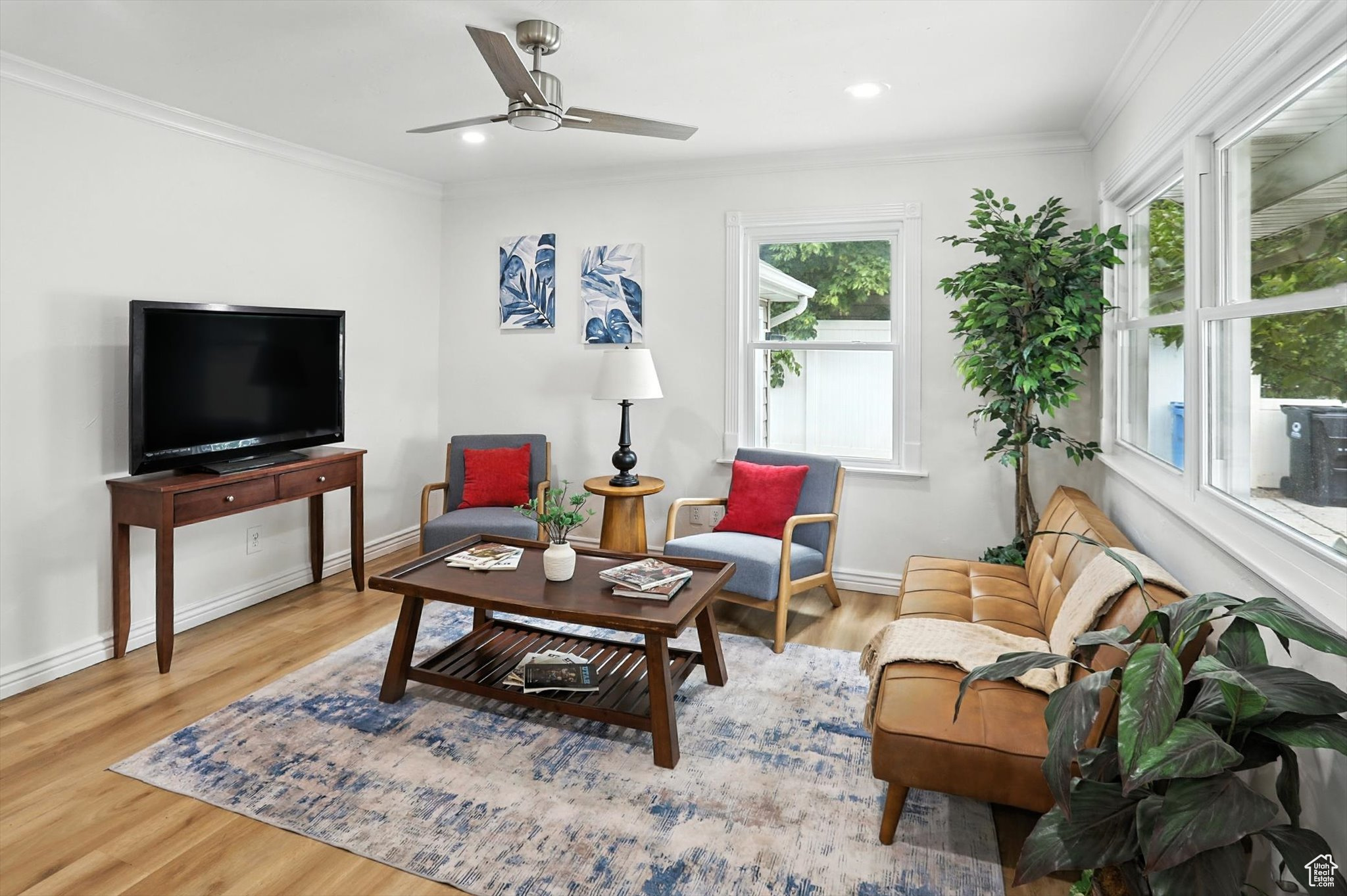 1411 E WOODLAND AVE S